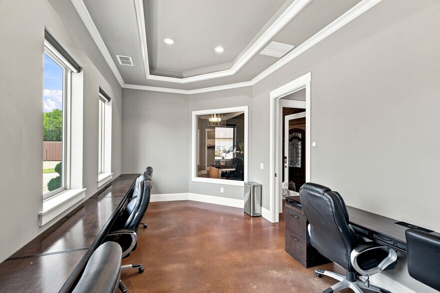 More Photos Of 642 Stoneglen Dr, Keller Office For Sale