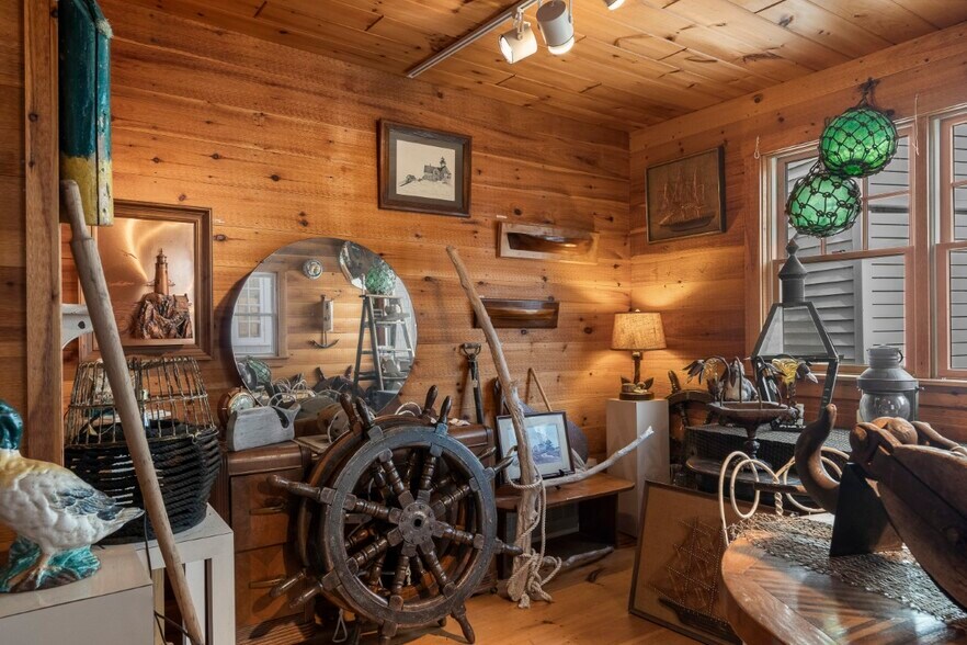 More Photos Of 10 McKown St, Boothbay Harbor Storefront For Sale