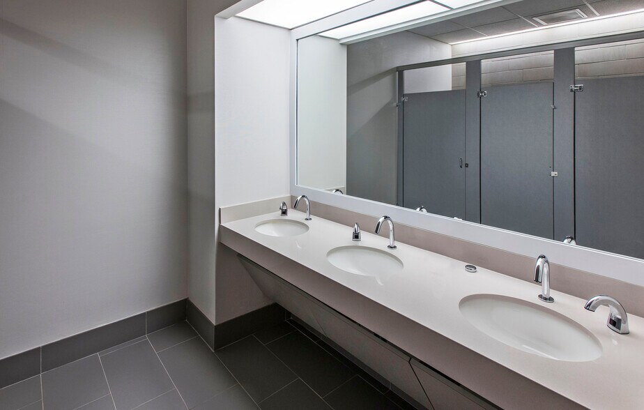 More Photos Of 400 Northridge Rd, Atlanta Office For Lease