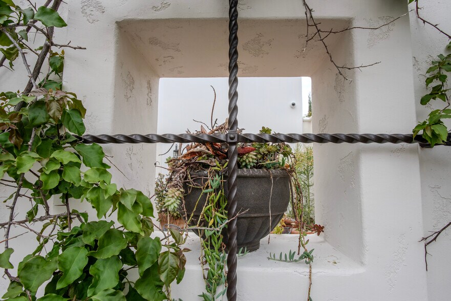 More Photos Of 4650 Overland Ave, San Diego Light Manufacturing For Sale