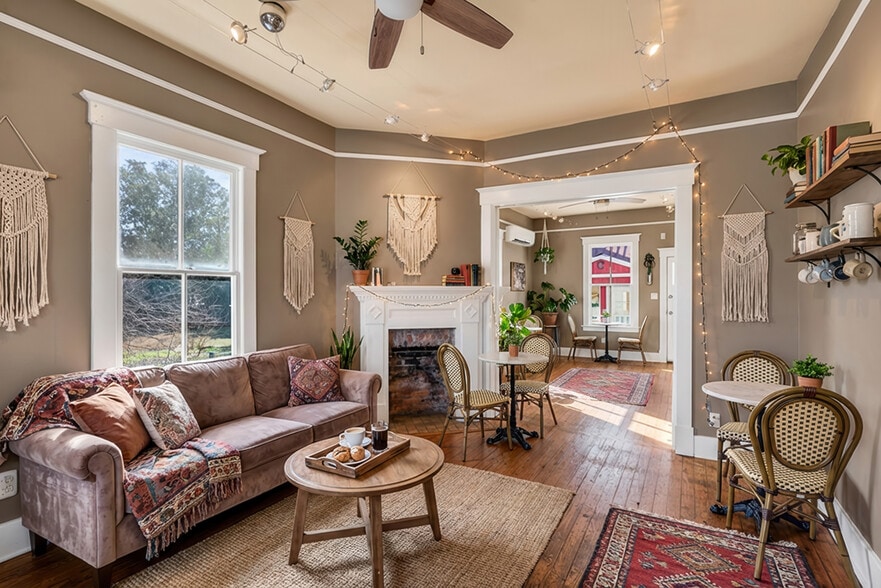 More Photos Of 11 E 41st St, Savannah Storefront Retail Residential For Sale