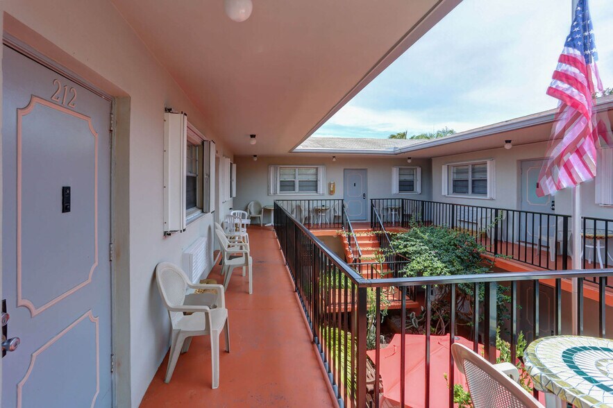 More Photos Of 1770 Plunkett St, Hollywood Hospitality For Sale