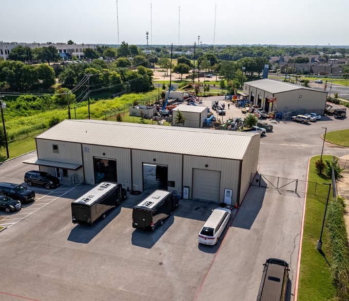 More Photos Of 9400 Metric Blvd, Austin Warehouse For Sale