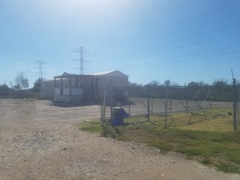 More Photos Of 23218 W Highway 6, Alvin Land For Lease