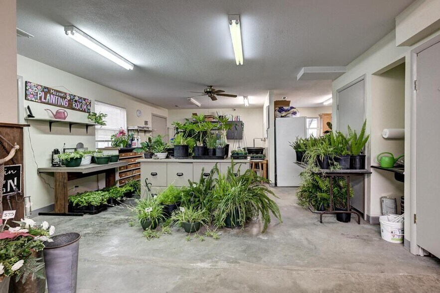 More Photos Of 103 E 9th St, Lamar Specialty For Sale