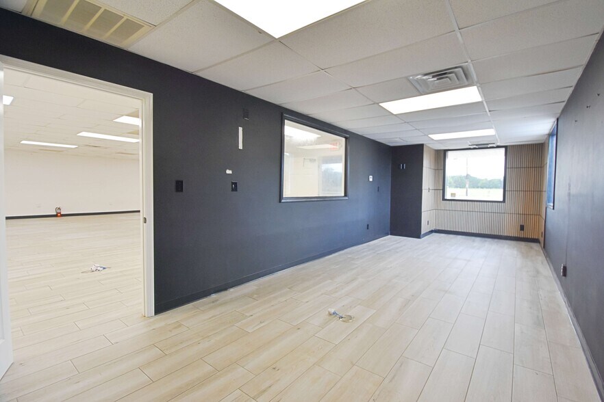 More Photos Of 833 Old Highway 45, Saltillo Freestanding For Lease