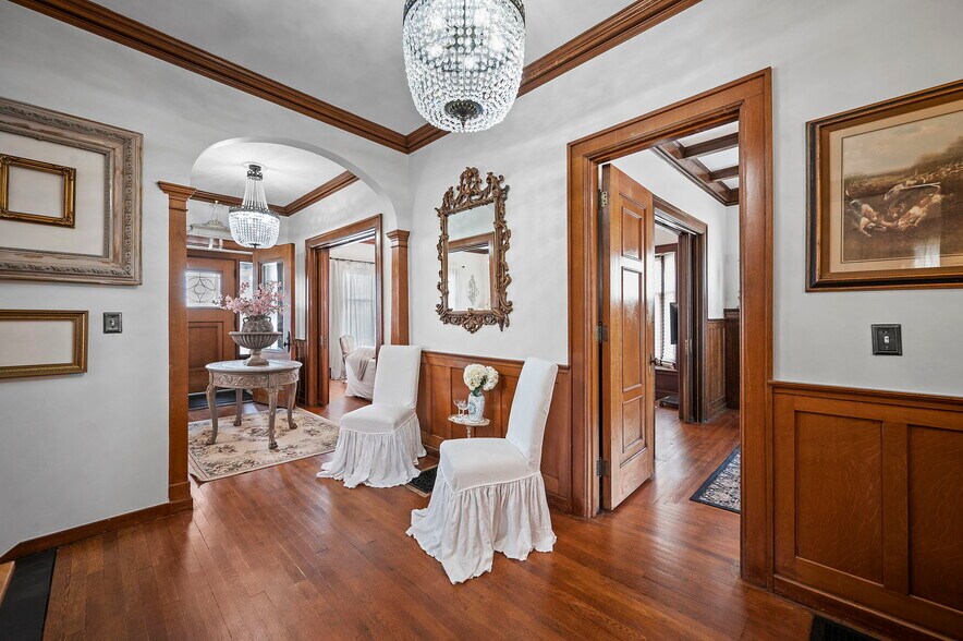 More Photos Of 610 W Washington St, Sandusky Specialty For Sale