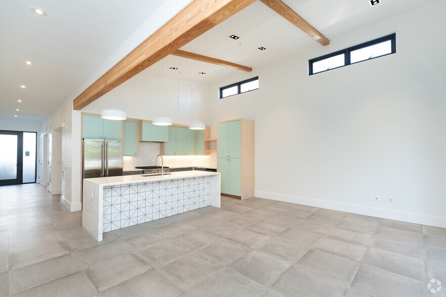 More Photos Of 330 S Cedros Ave, Solana Beach Apartments For Lease