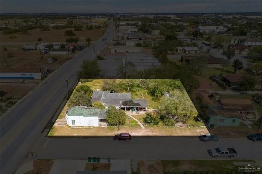 More Photos Of 221 S Bridge St, Hidalgo Specialty For Sale