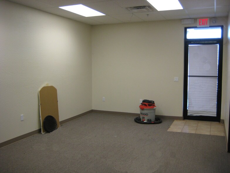 More Photos Of 6927 E Parkway Norte, Mesa Warehouse For Sale