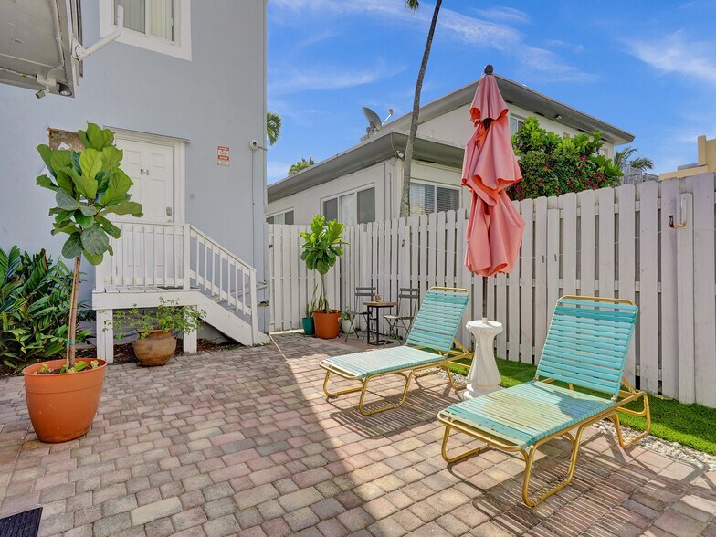 More Photos Of 326 Coolidge St, Hollywood Hotel For Sale