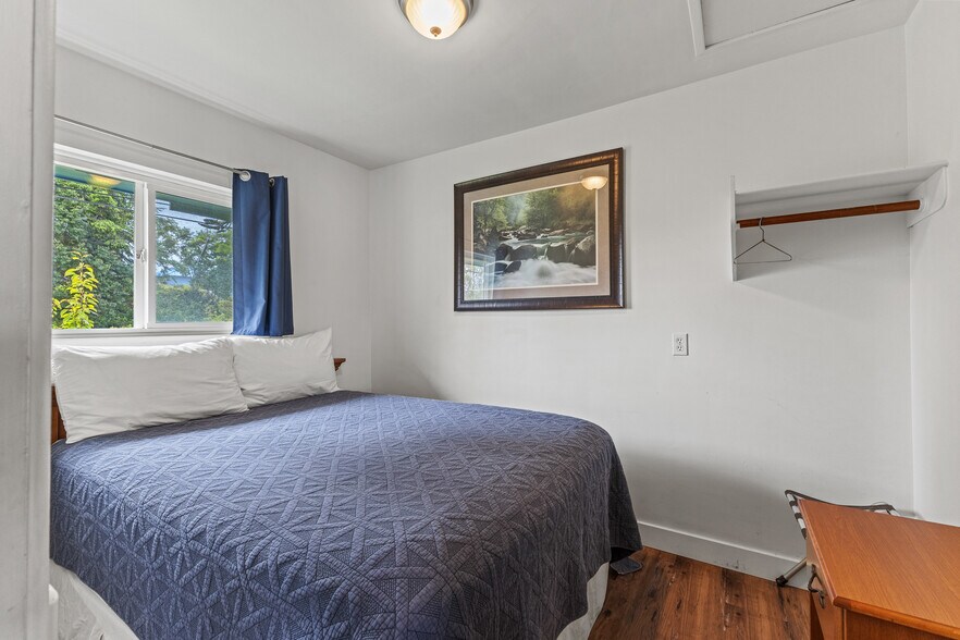More Photos Of 787 N Central Blvd, Coquille Hotel For Sale