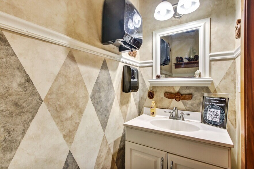 More Photos Of 1503 Oak St, Jacksonville Medical For Sale