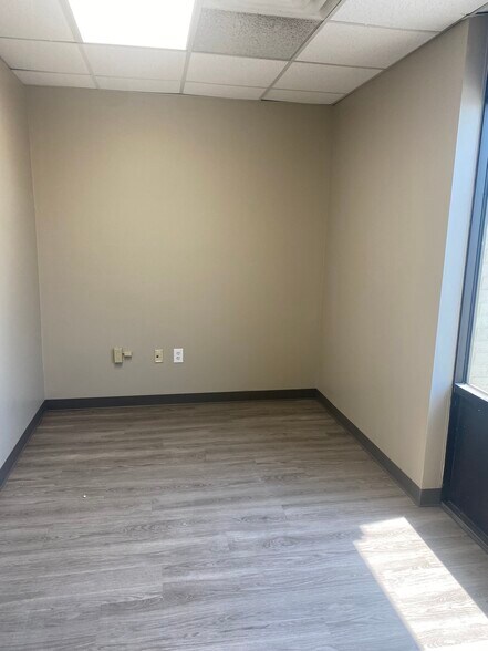More Photos Of 455 Klutey Park Plaza Dr, Henderson Light Distribution For Sale