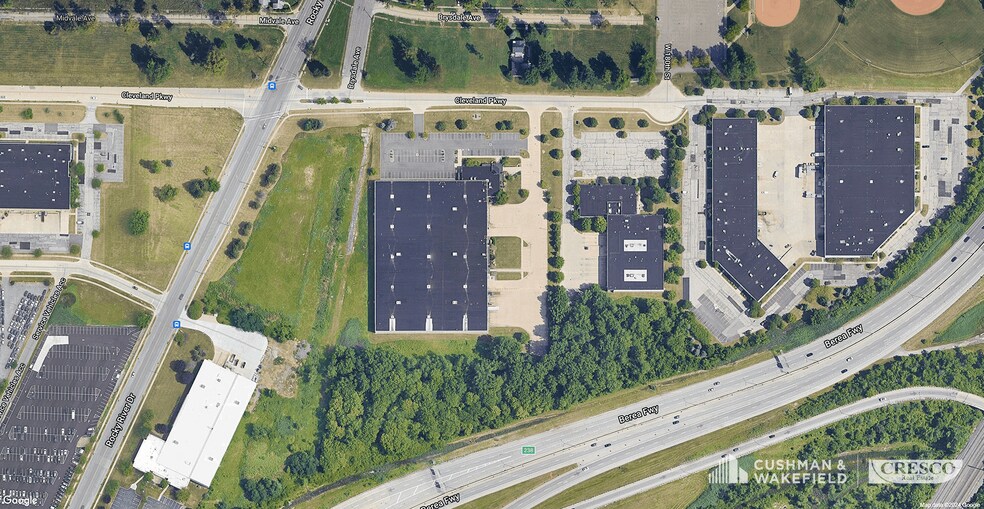 More Photos Of 18105 Cleveland Pkwy Dr, Cleveland Distribution For Lease