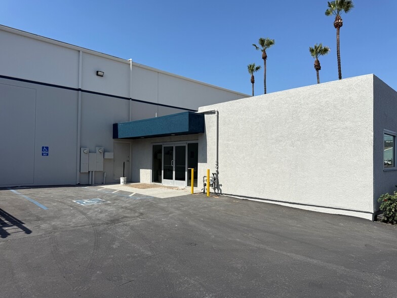 More Photos Of 1545-1575 Pioneer Way, El Cajon Warehouse For Lease