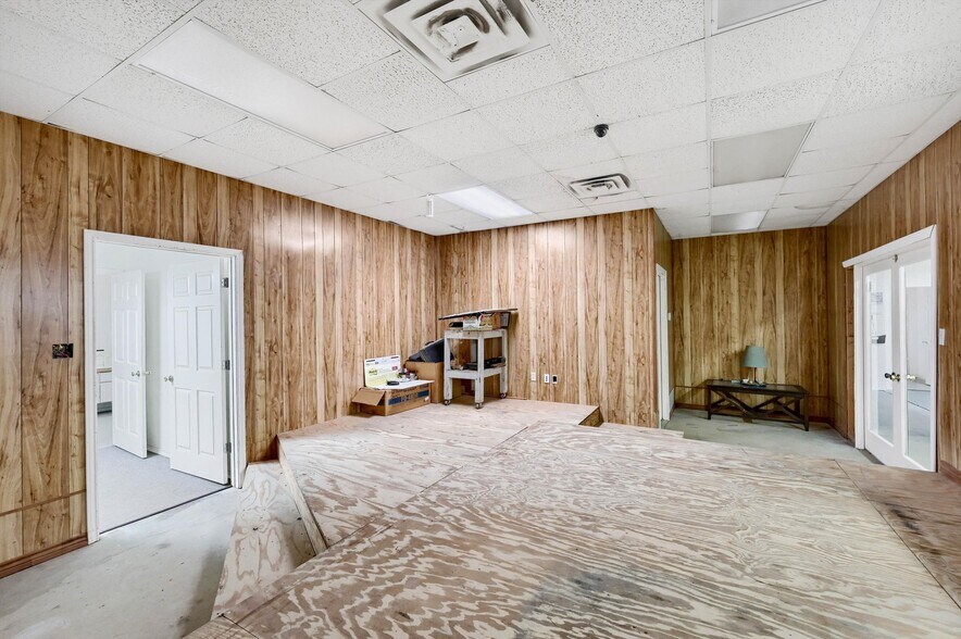 More Photos Of 18987 W US Highway 82, Sherman Industrial For Sale