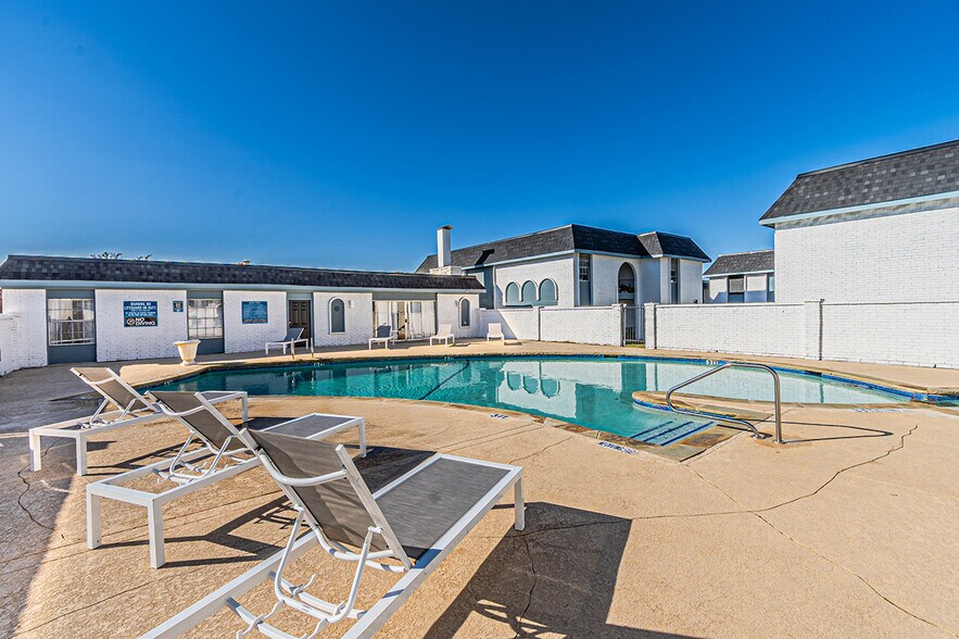 Primary Photo Of 6625 S Hulen St, Fort Worth Apartments For Sale
