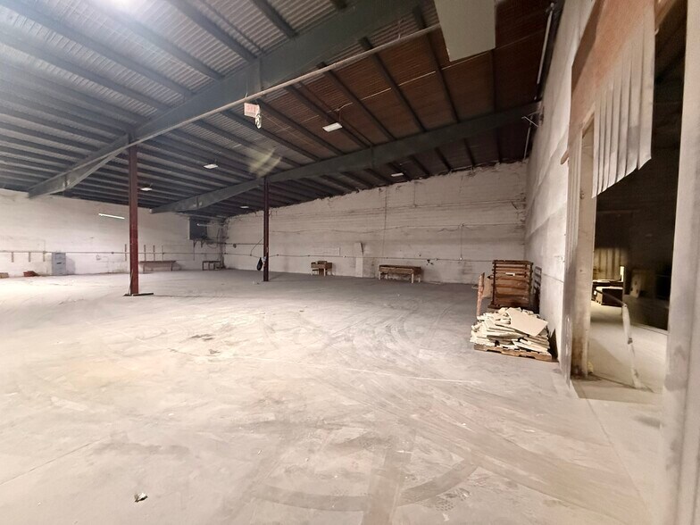 More Photos Of 451 Gordon St, Roseville Warehouse For Lease
