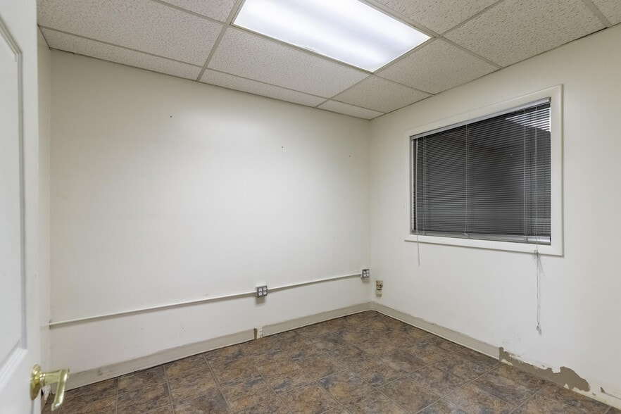 More Photos Of 18 Water St, Danvers Storefront Retail Office For Sale