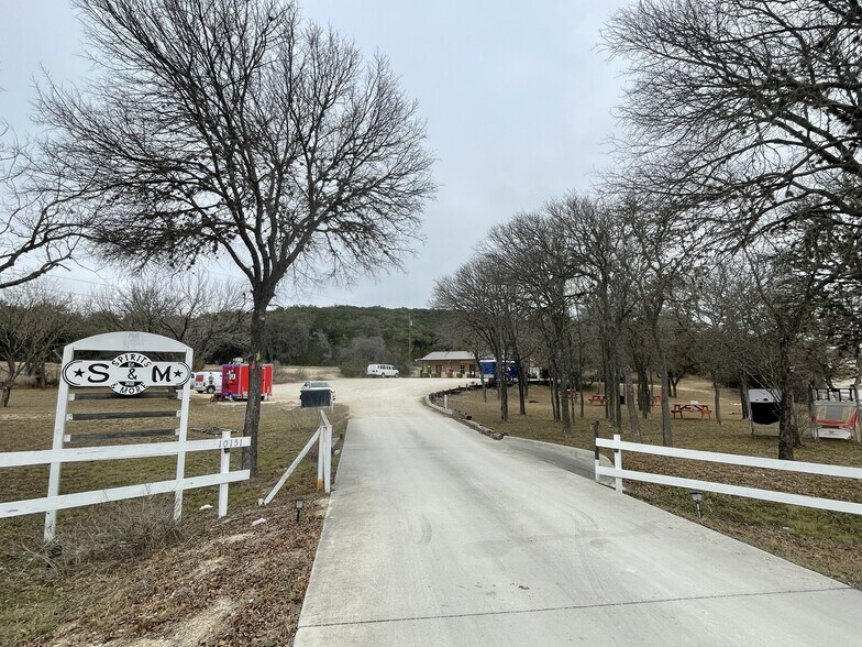 More Photos Of 10151 State Highway 16 S, Pipe Creek Office Residential For Sale