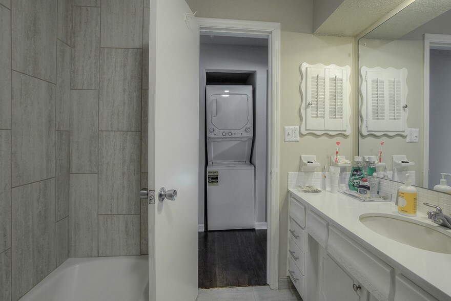 More Photos Of 7504 Wyoming St, Kansas City Apartments For Sale
