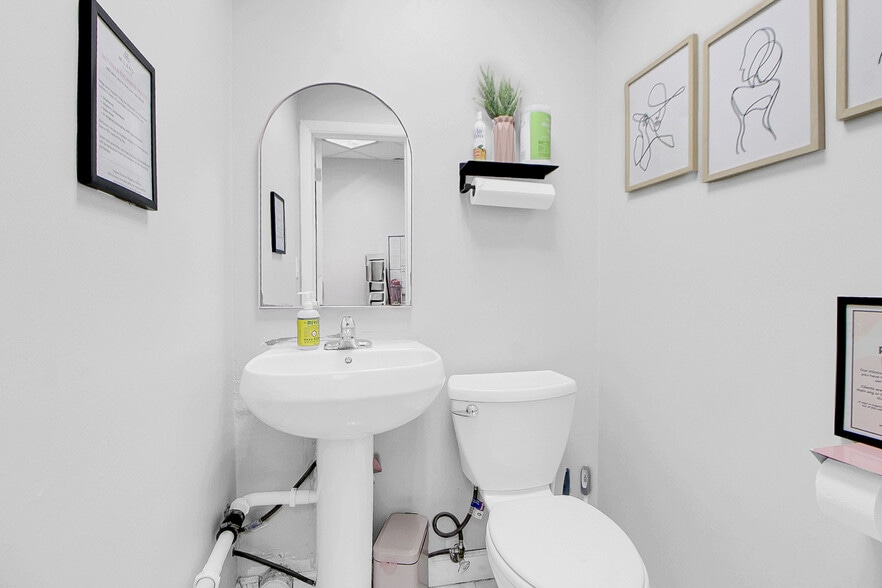 More Photos Of 3359-3399 Sheridan St, Hollywood Storefront For Lease