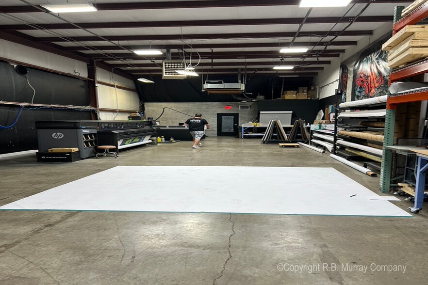 More Photos Of 1943 W Sunset St, Springfield Warehouse For Lease