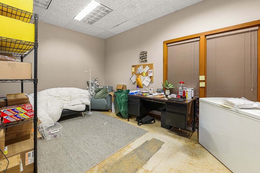 More Photos Of 254 Winnebago Dr, Fond Du Lac Office For Sale