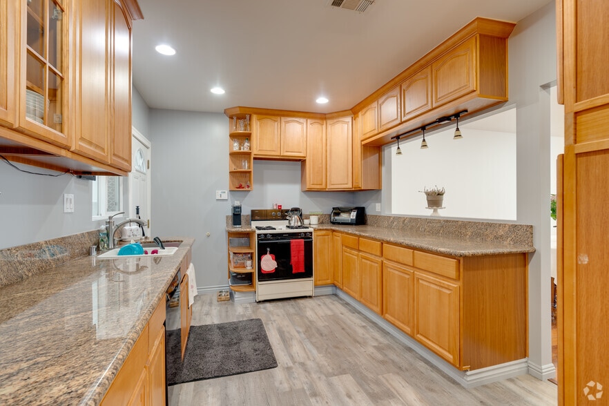 More Photos Of 1517 E Washington Blvd, Pasadena Storefront Retail Residential For Sale