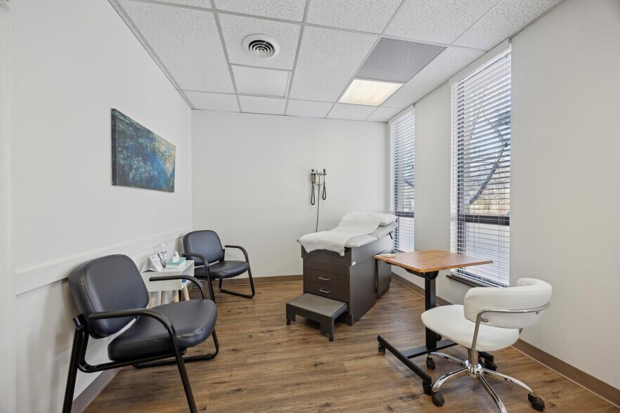More Photos Of 1569 Medical Dr, Pottstown Office For Sale