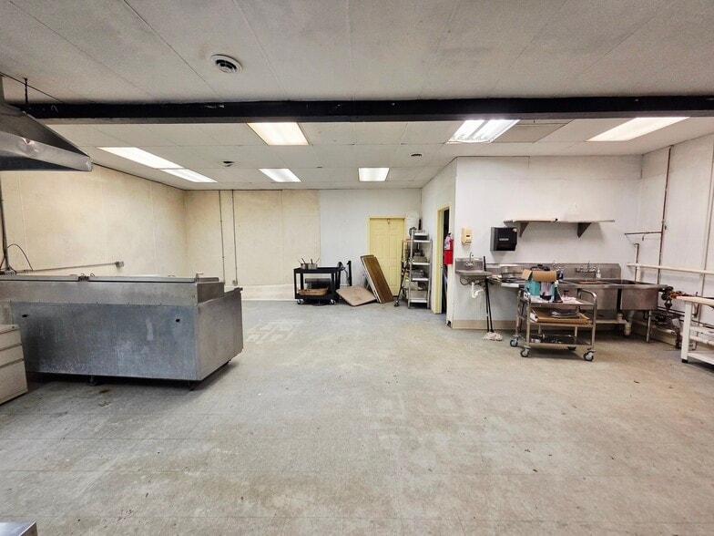 More Photos Of 2227-2229 W 21st St, Lorain Restaurant For Sale