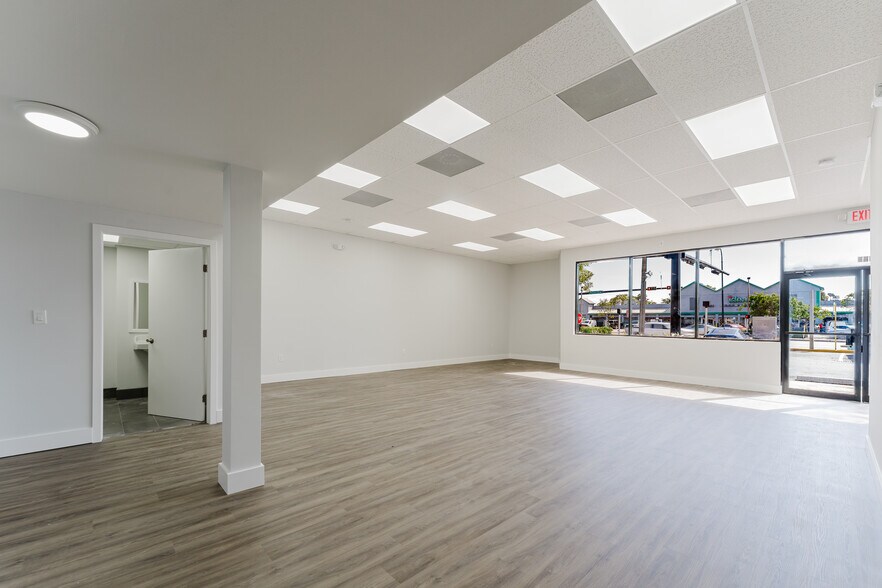 More Photos Of 209 W Hillsboro Blvd, Deerfield Beach General Retail For Lease
