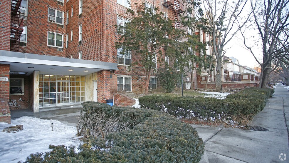 More Photos Of 1750 Ocean Pky, Brooklyn Apartments For Lease