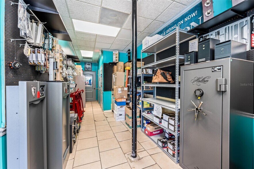 More Photos Of 18-20 E Plant St, Winter Garden General Retail For Sale