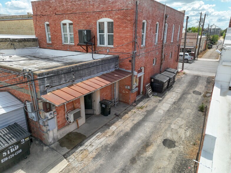 More Photos Of 1118 18th St, Hondo Storefront For Sale