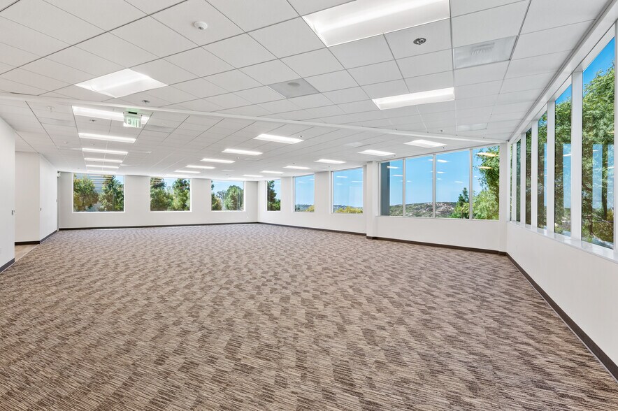 More Photos Of 5810 Van Allen Way, Carlsbad Flex For Sale