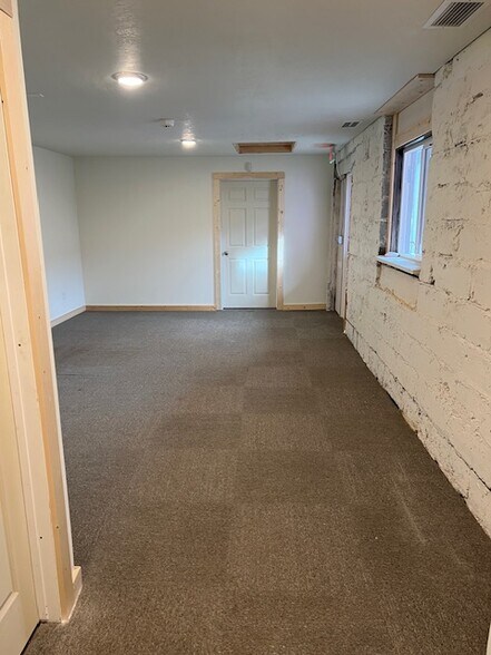 More Photos Of 202 Main St, Stevensville Storefront Retail Office For Lease