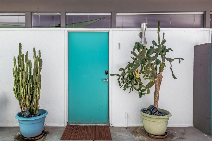 More Photos Of 795 E Chuckwalla Rd, Palm Springs Apartments For Sale