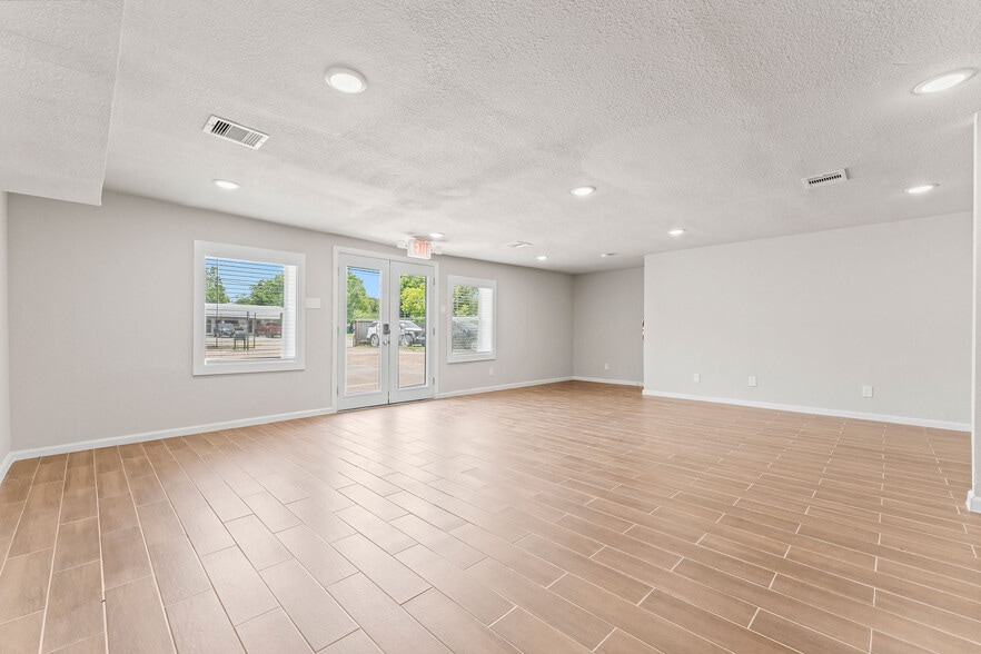 More Photos Of 6640 W Montgomery Rd, Houston Office For Sale