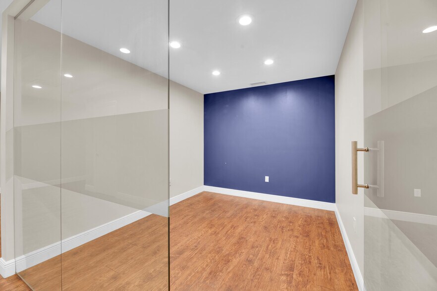 More Photos Of 224 NE 32nd Ct, Oakland Park Warehouse For Lease