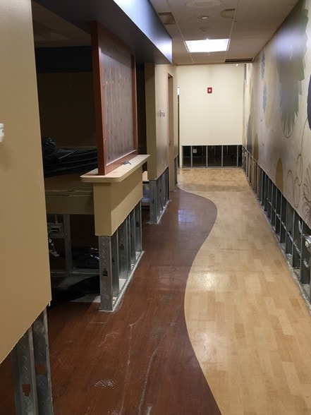 More Photos Of 901-934 Center St, Elgin Hospital For Sale