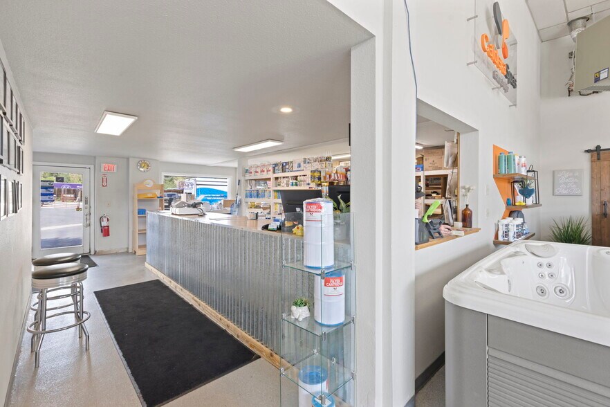 More Photos Of 120 9th St, Silverthorne General Retail For Sale