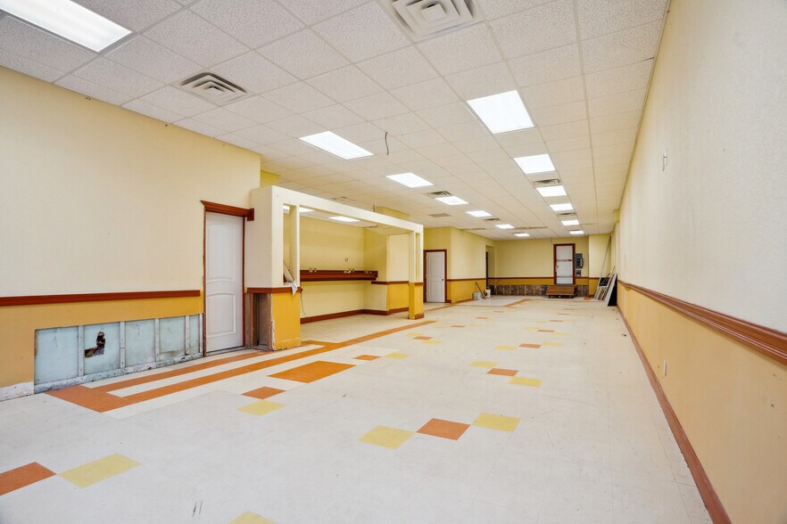 More Photos Of 121 N Main St, Mount Pleasant Restaurant For Sale