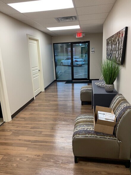 More Photos Of 2400-2416 W Detroit St, Broken Arrow Medical For Lease