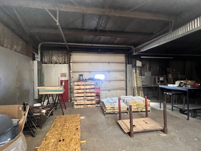 More Photos Of 101 E Chestnut St, Chilton Industrial For Sale