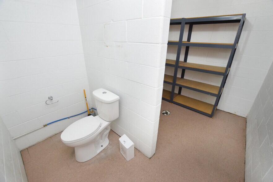 More Photos Of 5488 Richfield Rd, Flint Warehouse For Sale