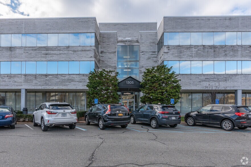 More Photos Of 1305 Franklin Ave, Garden City Office For Lease