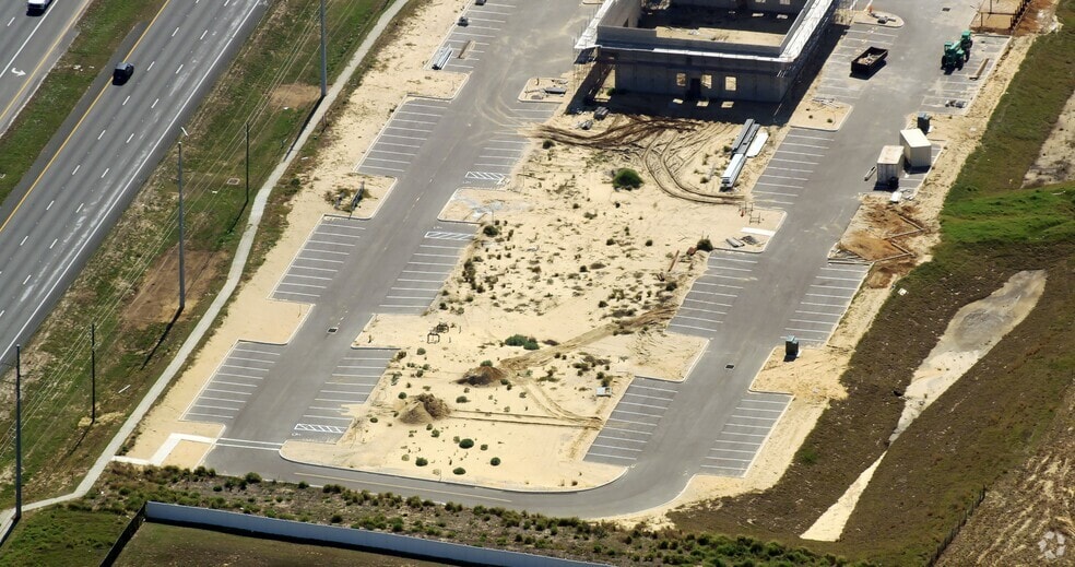 More Photos Of 2606-2614 US Highway 27, Davenport General Retail For Sale