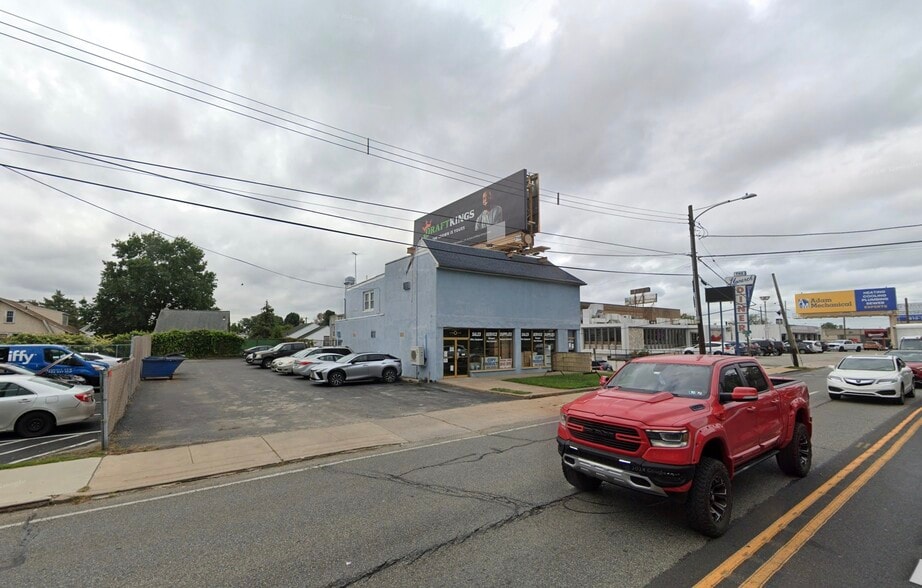More Photos Of 101 E Township Line Rd, Upper Darby General Retail For Sale